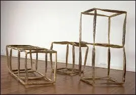 Qui est l'auteur de cette sculpture, exposée au centre Pompidou ?