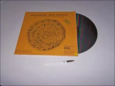 Vous connaissez les vinyls et les lasers mais ceci est un laserdisc ou vidéodisque.Quel est son mode de représentation ?