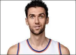 Comment cet homme s'appelle-t-il ?