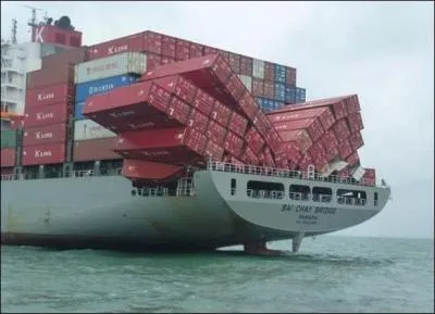 Mon premier vogue, mon deuxième roule, il fait sombre dans mon troisième, mon tout est une chanson !