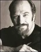 Comment s'appelle cet agent ?