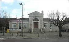 Nous nous trouvons à Périgny. Commune picto-charentaise de l'aire urbaine de La Rochelle, elle se situe dans le département ...
