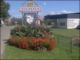 Nous entrons à Schirrhein, village situé en région ...