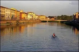 Dans quel pays coule l'Arno ?