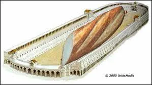 Qui aurait créé l'expression Du pain et des jeux, signifiant comment contrôler le peuple  ?