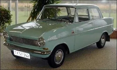 Quelle est cette vieille voiture ?