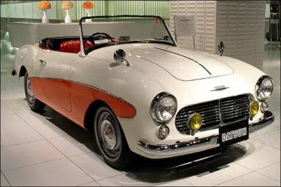 Quelle est cette vieille voiture ?