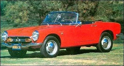 Quelle est cette vieille voiture ?