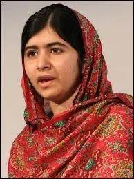 Comment a-t-elle quitté son pays (le Pakistan) ?