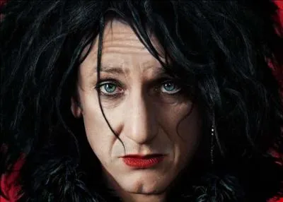 Sean Penn nous surprend toujours ! Mais de là à jouer un travesti dépressif, il faillait le faire ! Dans quel film au juste ?