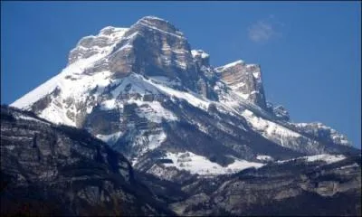 Nous retrouvons le mot "coronaire" en médecine, pour désigner des artères. Mais, dans quel domaine est-il aussi employé ?