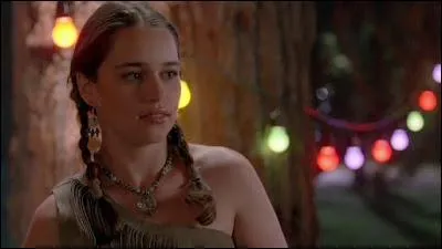 Quoi de mieux que de commencer sa carrière avec un petit nanar ? Beaucoup de choses vous me direz, mais c'est pourtant ce que fit Emilia Clarke dans...