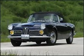 Quelle est cette vieille voiture ?