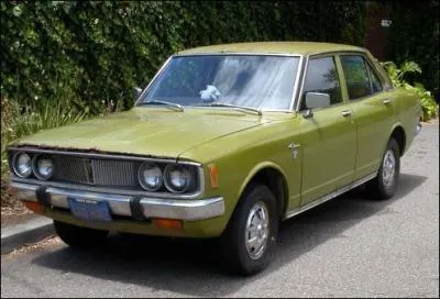 Quelle est cette vieille voiture ?