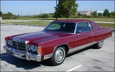 Quelle est cette vieille voiture ?