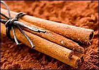 Elle est de couleur marron, parfois légèrement rougeatre. En écorce, en baton ou en poudre, elle s'utilise beaucoup pour les bouillons : la canelle.
Combien y a-t-il de fautes ?