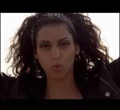 Dans "M'en aller", quelles sont les prochaines paroles : "Oui v'là encore une autre saison..." ?