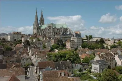 Chartres est la préfecture de l'Eure-et-Loir.