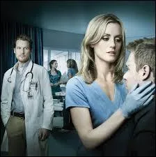 Taylor Schilling et Jaime Lee Kirchner sont les acteurs principaux. Trouvez le nom de cette série télévisée américaine !