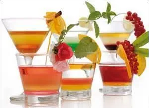 On doit ---- les jus de fruits, la crème fraîche et les ufs, mais jamais les produits gazeux : sodas, ----.