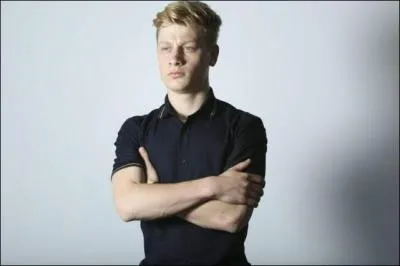 Où a grandi Antoine de ses 4 à 12 ans ?