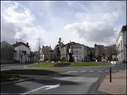 Je vous emmène à la découverte de Châtel-Guyon. Station thermale Puydomoise, elle se situe en région ...