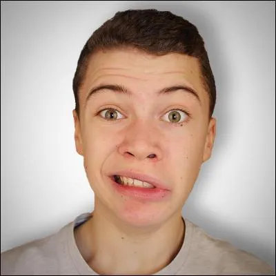 Comment s'appelle-t-il sur YouTube ?