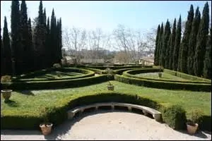 Rendez-vous dans le département de l'---- pour y admirer les folies, ces maisons de plaisance bâties sous l'---- ; vous aimerez les jardins à l'italienne de cette demeure ----, à Flaugergues