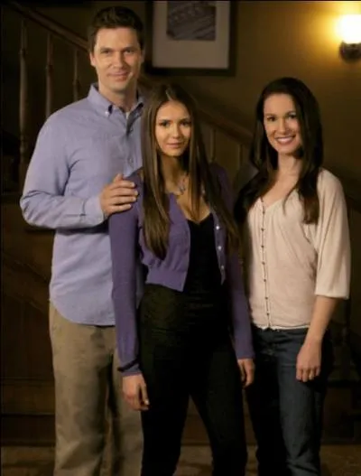 Les parents d'Elena sont morts...