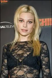 Qui joue le rôle de Leslie Shay dans la série « Chicago Fire » ?