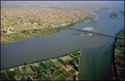 Le fleuve est connu sur une portion sous le nom de Nil Blanc ; pourquoi ?