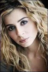 Comment s'appelle cette chanteuse ? ("Beau comme le soleil.")