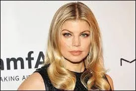 Comment s'appelle cette chanteuse ? (Chanson : Wake Up.)