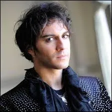 Qui est ce chanteur ?
Titre de chanson : "Tatoue-moi."