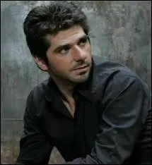 Qui est ce chanteur ?
Titre de chanson : "Mama Corsica."