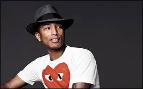 Qui est ce chanteur ?
Titre de chanson : "Happy."