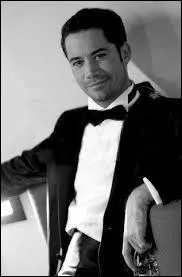 Qui est ce chanteur ?
Titre de chanson : "Beau Malheur"