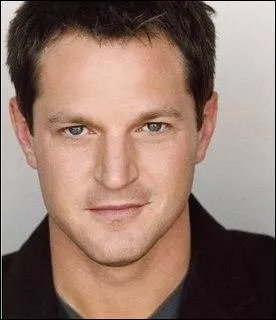 Comment se nomme le mari de Quinn James ?