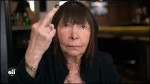 Laquelle de ces chanteuses est l'auteur de la chanson intitulée « Conne » ?