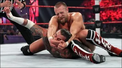 Qui a la prise de soumission nommée The Acollade ?