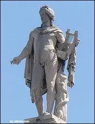Qui est Apollon par rapport à Hermès ?