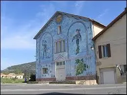 La commune Varoise du Val se trouve en région ...