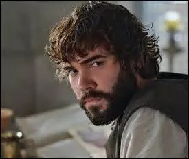 Avec qui est-il associé ?