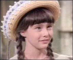 Elle vit avec Laura depuis la mort de son père !