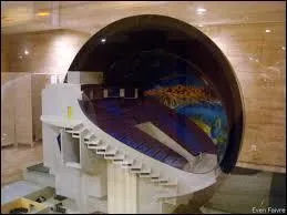 Que constitue la Géode par rapport à la Cité des sciences et de l'industrie à laquelle elle est rattachée ?