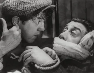 En ce qui concerne le personnage de gauche, sauvez-le des eaux en trouvant son nom !