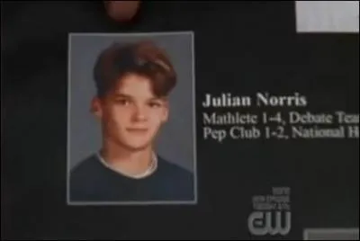 Pourquoi Julian n'a-t-il pas pris le nom de famille de son père (Norris) ?