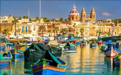 Birkirkara est beaucoup plus peuplée que La Valette qui est la capitale d'une île...
