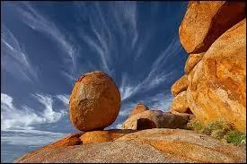 Canberra est bien moins peuplée que Sydney qui a organisé les J.O. de...