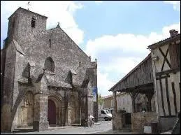 Nous flânons dans les rues de Foussais-Payré. Commune Vendéenne, elle se situe en région ...